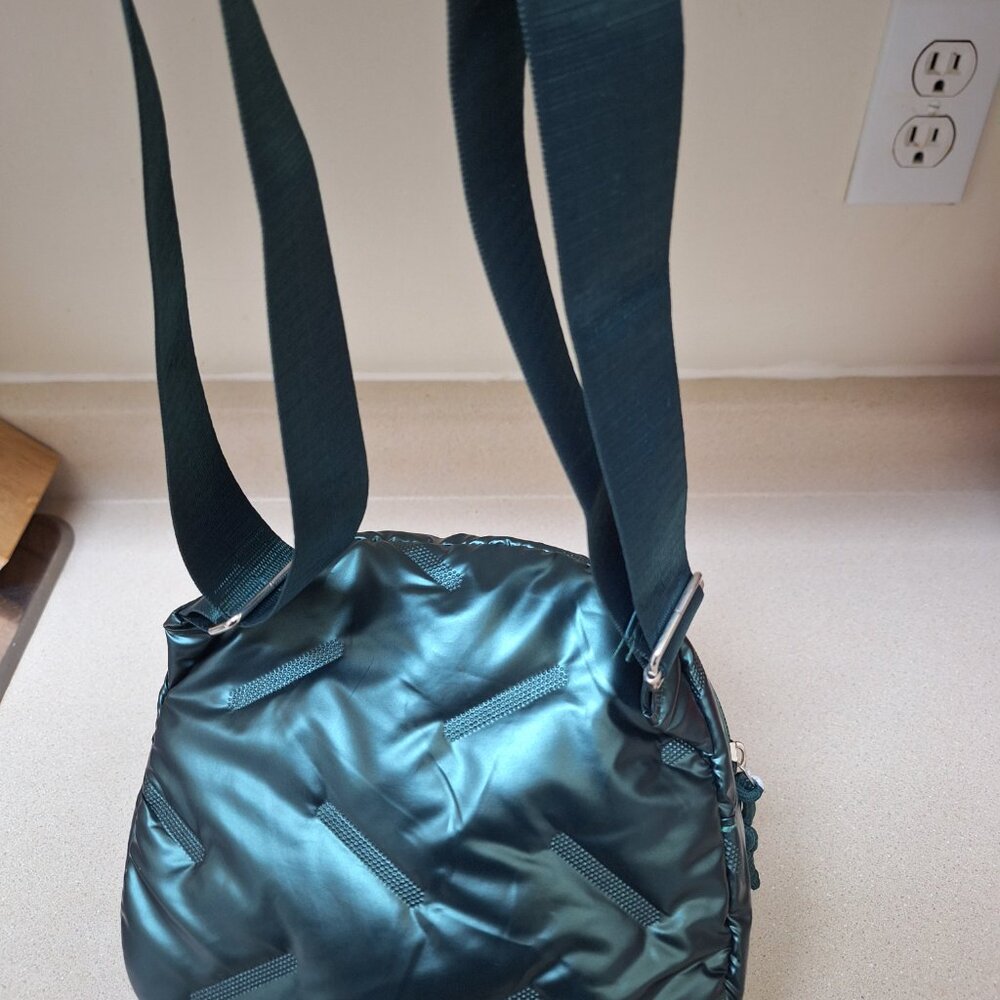 NEW FASHION HANDBAG. - Picture 2 of 4